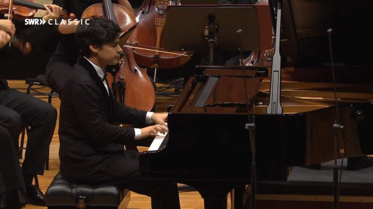 Accompanied by the SWR Symphonieorchester Stuttgart, Christopher Park performs Mozart Piano Concerto No. 23 in A major (K. 488). Conductor: Christoph Eschenbach