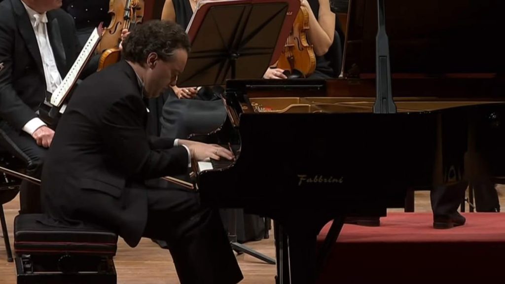 Evgeny Kissin performs Rachmaninoff Piano Concerto No. 3