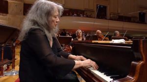 Martha Argerich plays Beethoven Piano Concerto No. 1