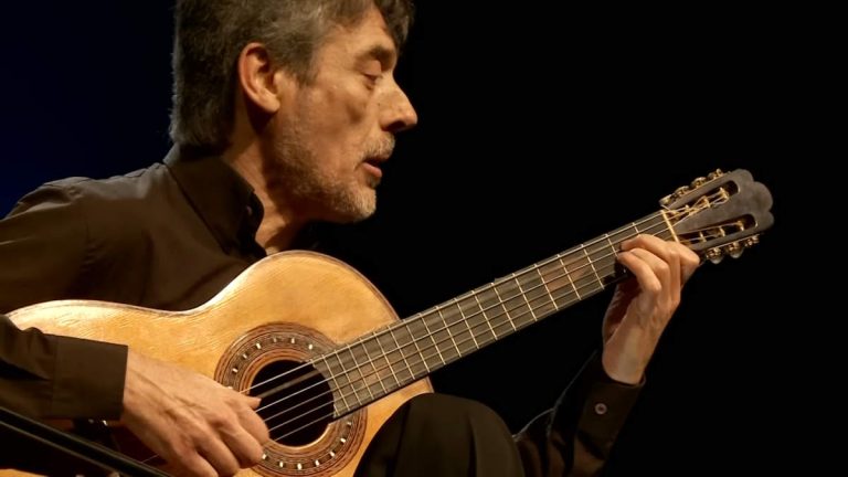 Spanish classical guitarist Carles Trepat plays pieces from composers like Fernando Sor, Miguel García, Isaac Albéniz, Julián Arcas, and Johann Sebastian Bach. This concert was recorded at the Teatro Colón de A Coruña, Spain, on January 9, 2014. Trepat plays a guitar built by Antonio Torres in 1892.