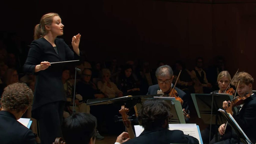 Conducted by Giedrė Šlekytė, the hr-Sinfonieorchester performs Mozart Symphony No. 31, better known as the Paris Symphony.
