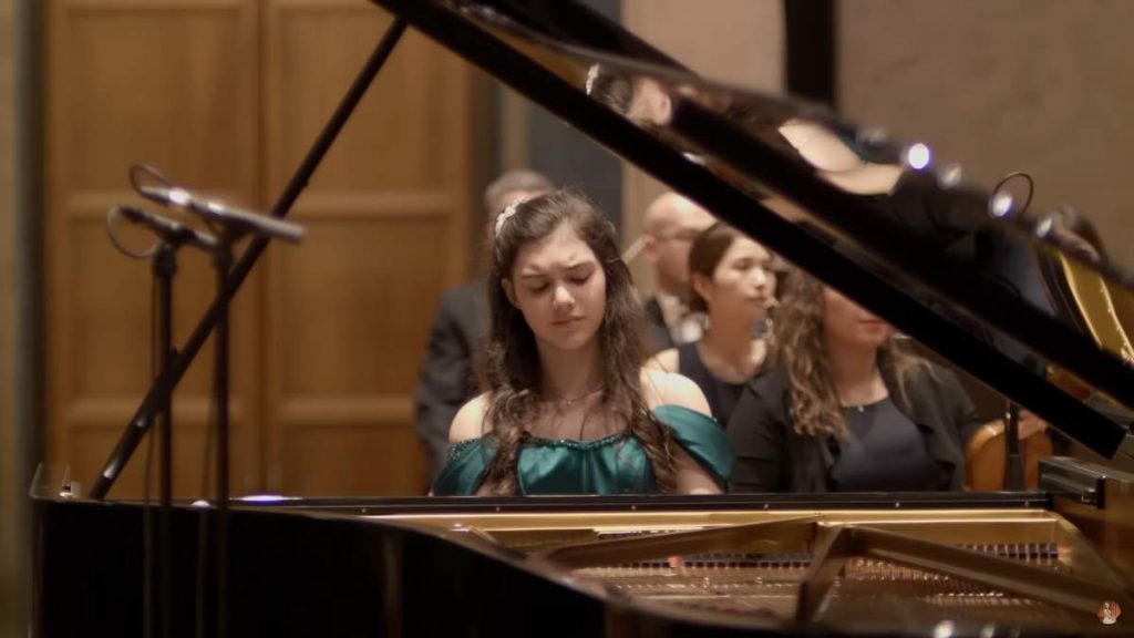 İlyun Bürkev performs Ludwig van Beethoven Piano Concerto No. 3