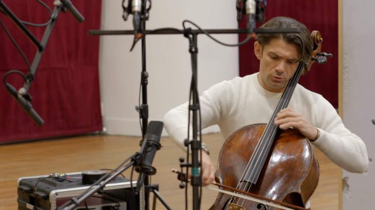 Accompanied by pianist Jérôme Ducros, Gautier Capuçon plays Sicilienne, Op. 78, a short work by Gabriel Fauré, composed in 1893.