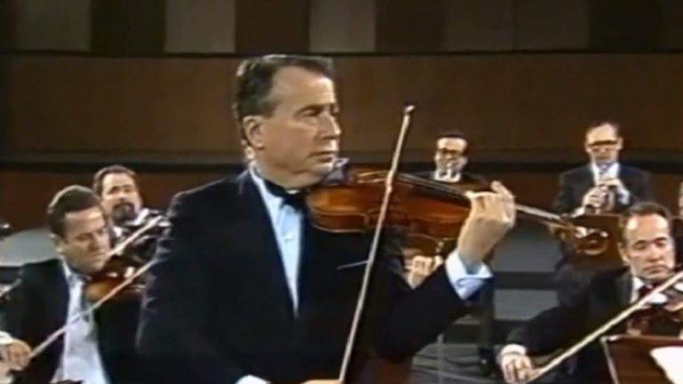 Accompanied by the Rundfunk-Sinfonieorchester, Henryk Szeryng performs Mozart Violin Concerto No. 7. Conductor: Stanislaw Skrowaczewski.