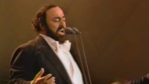 Pavarotti sings Serenata, a song composed by Pietro Mascagni