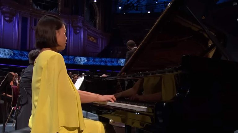 Yeol Eum Son performs Wolfgang Amadeus Mozart Piano Concerto No. 15