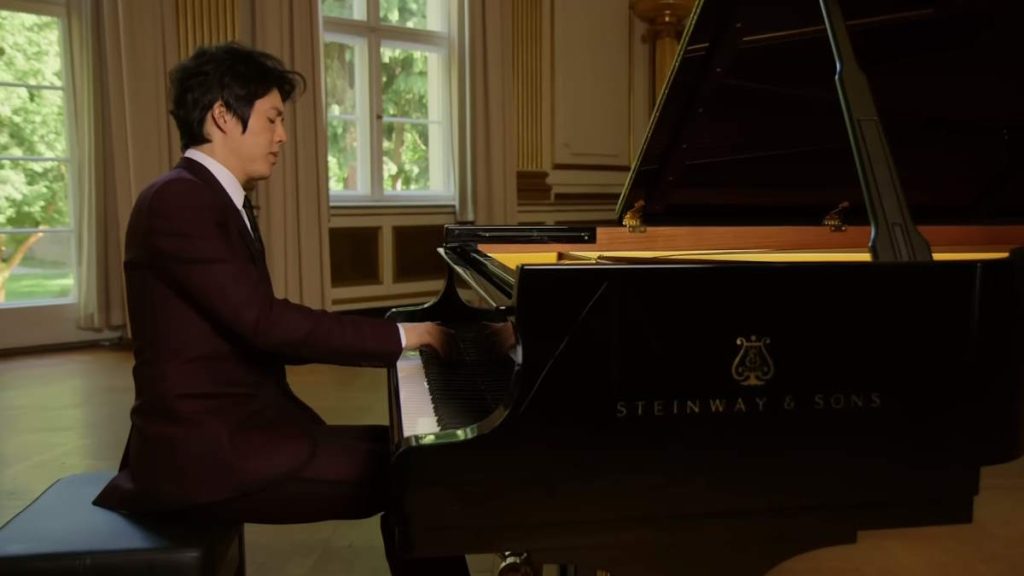 Yundi Li plays Frédéric Chopin's Prelude Op. 28, No. 15, known as the Raindrop prelude.