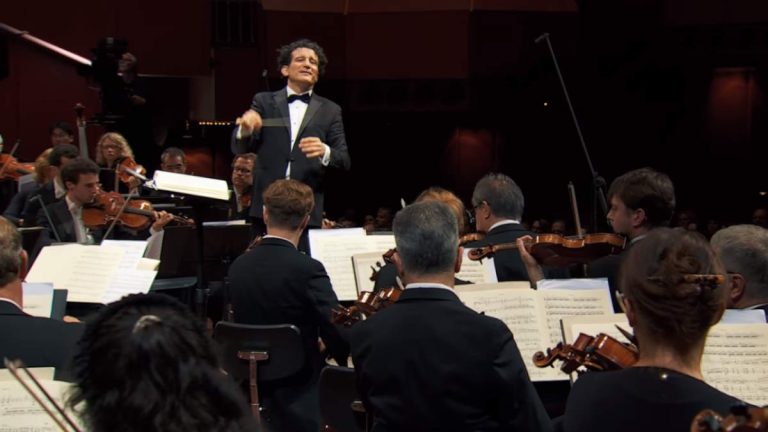 Conducted by Alain Altinoglu, hr-Sinfonieorchester performs La mer by the French composer Claude Debussy
