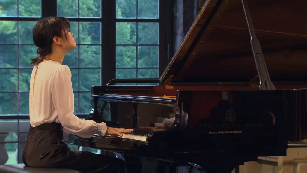Tiffany Poon plays Robert Schumann Kinderszenen