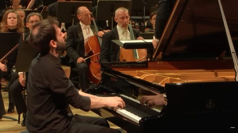 Alexandre Kantorow performs Frédéric Chopin Piano Concerto No. 2
