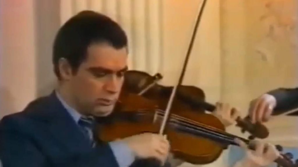 Accompanied by the Orchestre Royal de Chambre de Wallonie, Philippe Hirschhorn plays Vivaldi Winter from The Four Seasons.