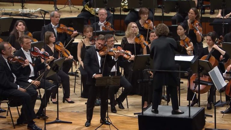 Accompanied by the SWR Symphonieorchester (Southwest German Radio Symphony Orchestra), the French violinist Renaud Capuçon performs Richard Strauss' Violin Concerto in D minor, Op. 8. Conductor: Eva Ollikainen.