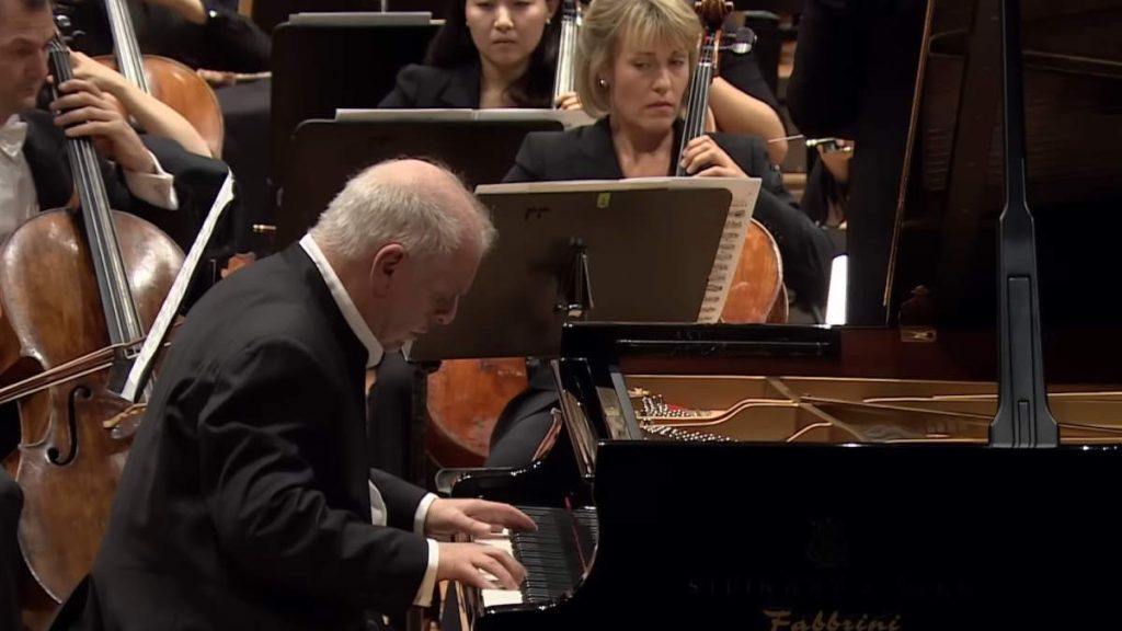 Daniel Barenboim plays Johannes Brahms Piano Concerto No. 1