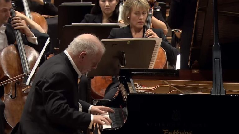 Daniel Barenboim plays Johannes Brahms Piano Concerto No. 1