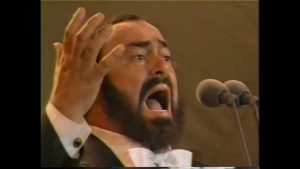 Pavarotti sings Lamento di Federico at the Central PArk in 1993
