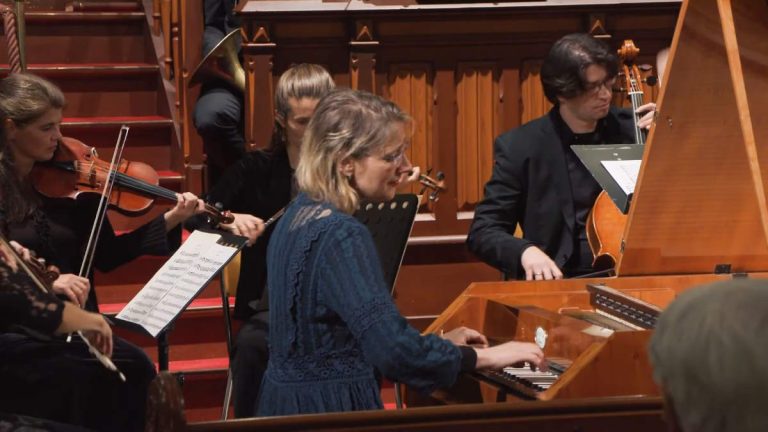 Accompanied by the Hofkapelle München, the Belgian pianist Els Biesemans performs Wolfgang Amadeus Mozart's Piano Concerto No. 24 in C minor, K. 491, on fortepiano, Mozart's original instrument. This performance was recorded on November 13, 2022, at the Bühlkirche Zurich.